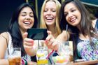 Čeští teenageři méně pijí, ale jsou agresivnější. Mají víc zkušeností i se šikanou, ukázal výzkum
