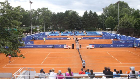 Hokejový stadion už srovnali se zemí, ale tenis na Štvanici zůstal. A dokonce expanduje. Však se přesvědčte ve fotogalerii