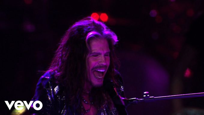 Skladba Dream On, jak ji Aerosmith v čele se Stevenem Tylerem za klavírem zahráli roku 2016 v Mexiku.
