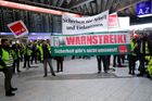 Na německých letištích stávkuje personál. Zruší stovky letů včetně linek do Prahy