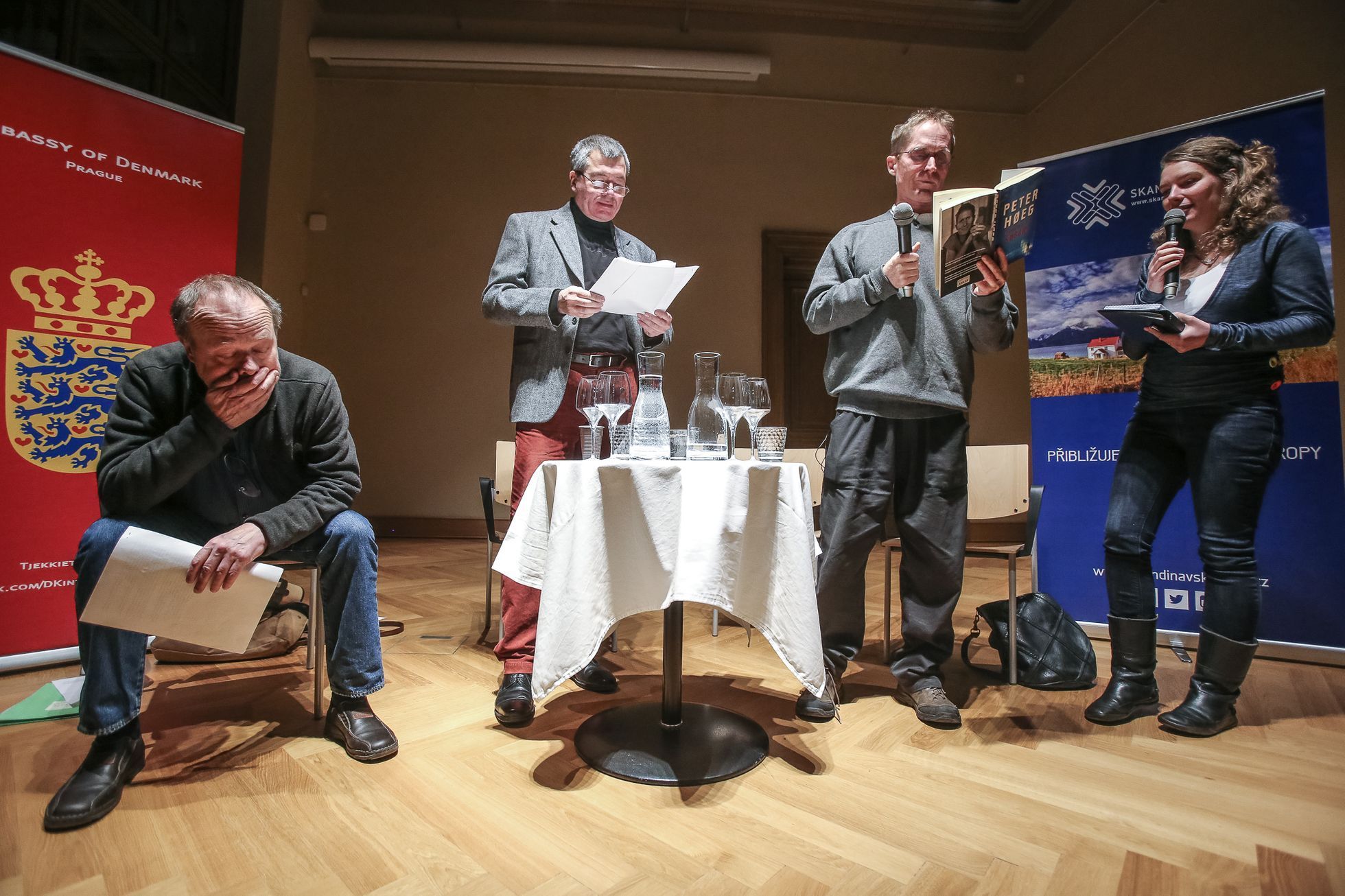 Peter Hoeg čte v Praze ze své knihy