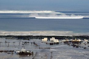 Japonsko zasáhlo zemětřesení a obří vlna tsunami