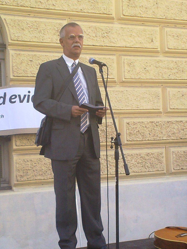 Demonstrace proti Bátorovi