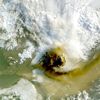 Další islandská sopka chrlí popel