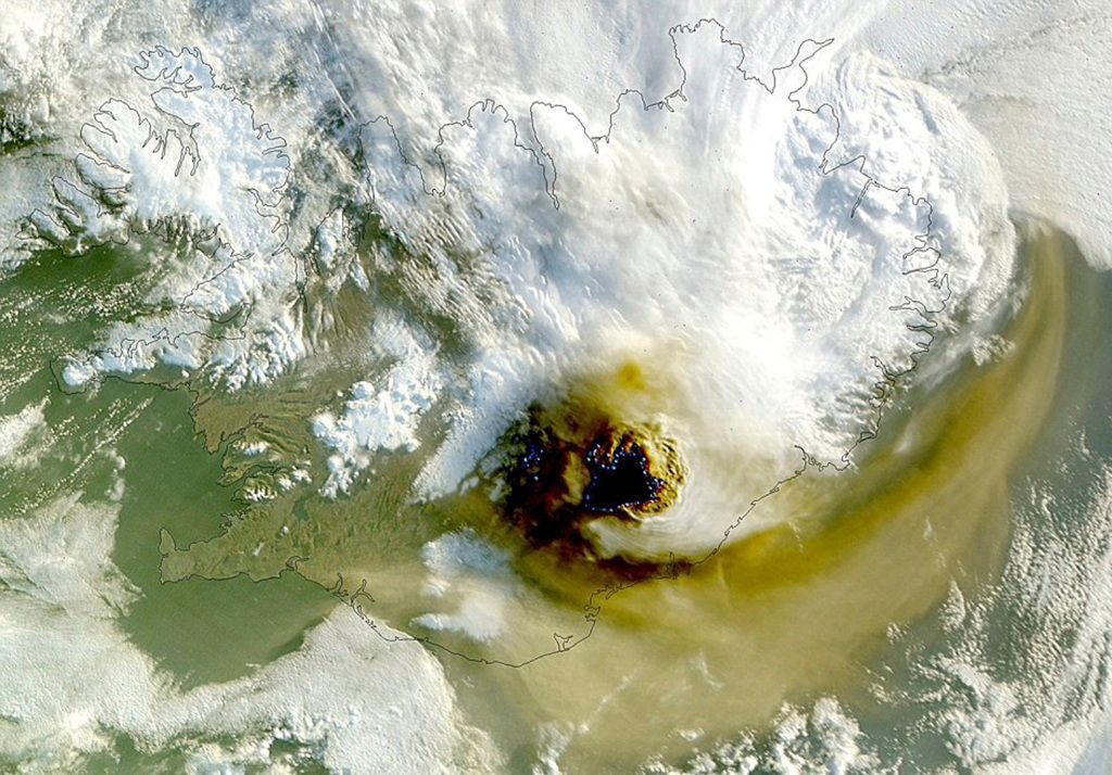Další islandská sopka chrlí popel