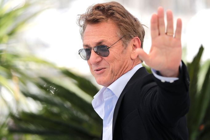 Sean Penn v Cannes.