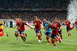 Pojďme si prohlédnout záblesky fotbalové radosti v roce 2012. Tu největší euforii asi zažili Španělé, kteří ovládli Euro a vyhráli už třetí velký turnaj za sebou.