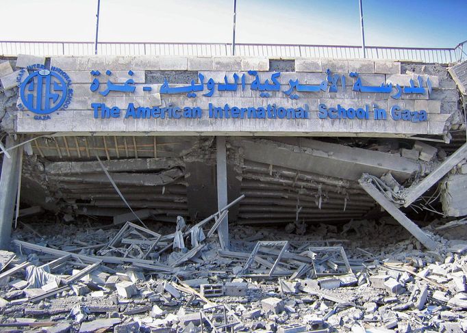 Oblíbená škola v troskách po izraelském útoku. Palestinské Pásmo Gazy.