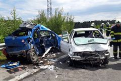 Tragická nehoda tří aut u Mladé Boleslavi. Vážně zraněné jsou i dvě malé děti