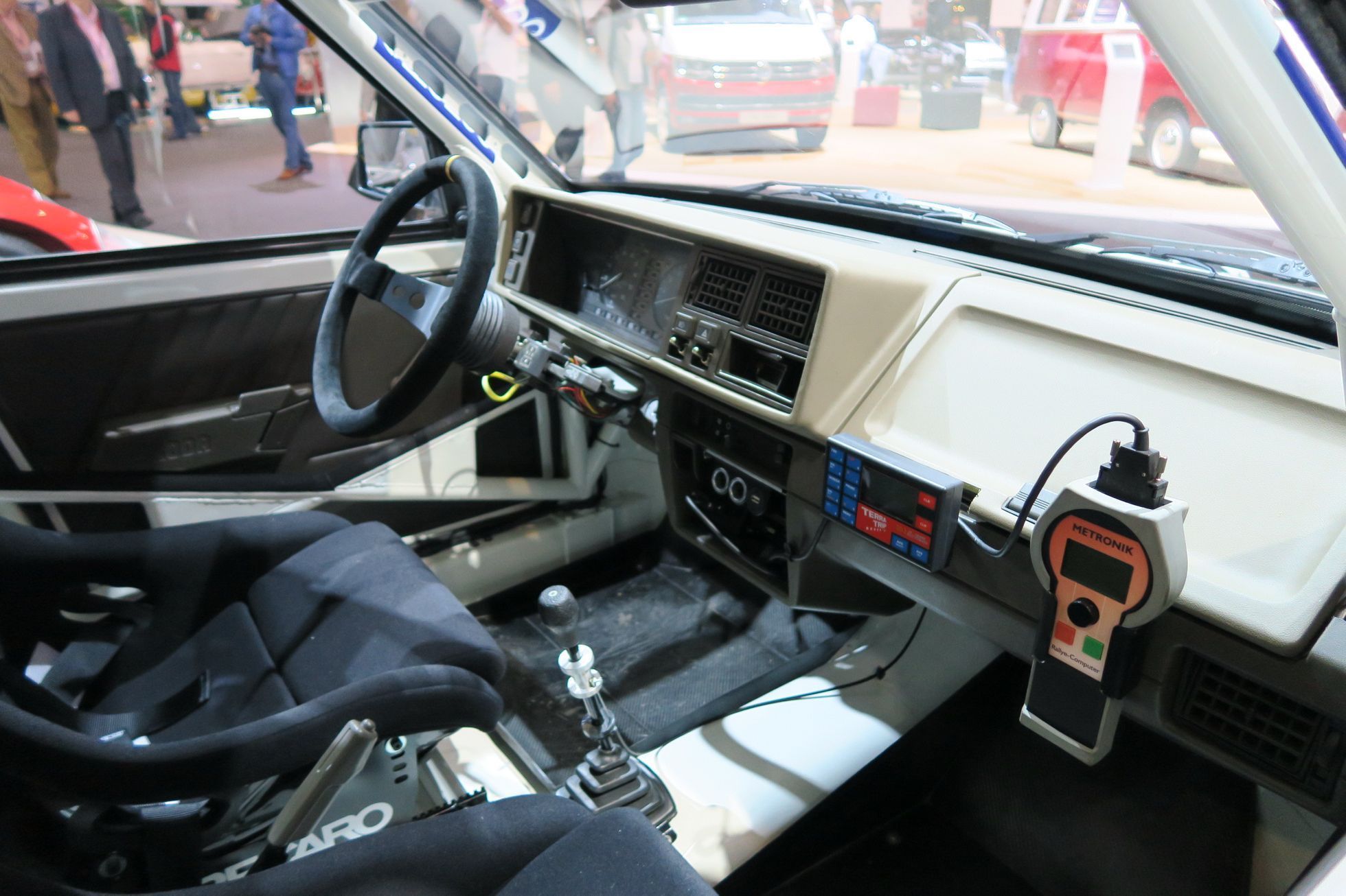 Stánek Škody na výstavě klasických automobilů v Essenu