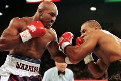 Tyson musí o zápas požádat mě, říká Holyfield o soupeři, jenž mu uhryzl kus ucha