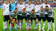 Německý tým před utkáním. Kádr Joachima Löwa je nabitý velkými jmény. Z hráčů jako Lahm, Schweinstiger nebo Klose šel strach.