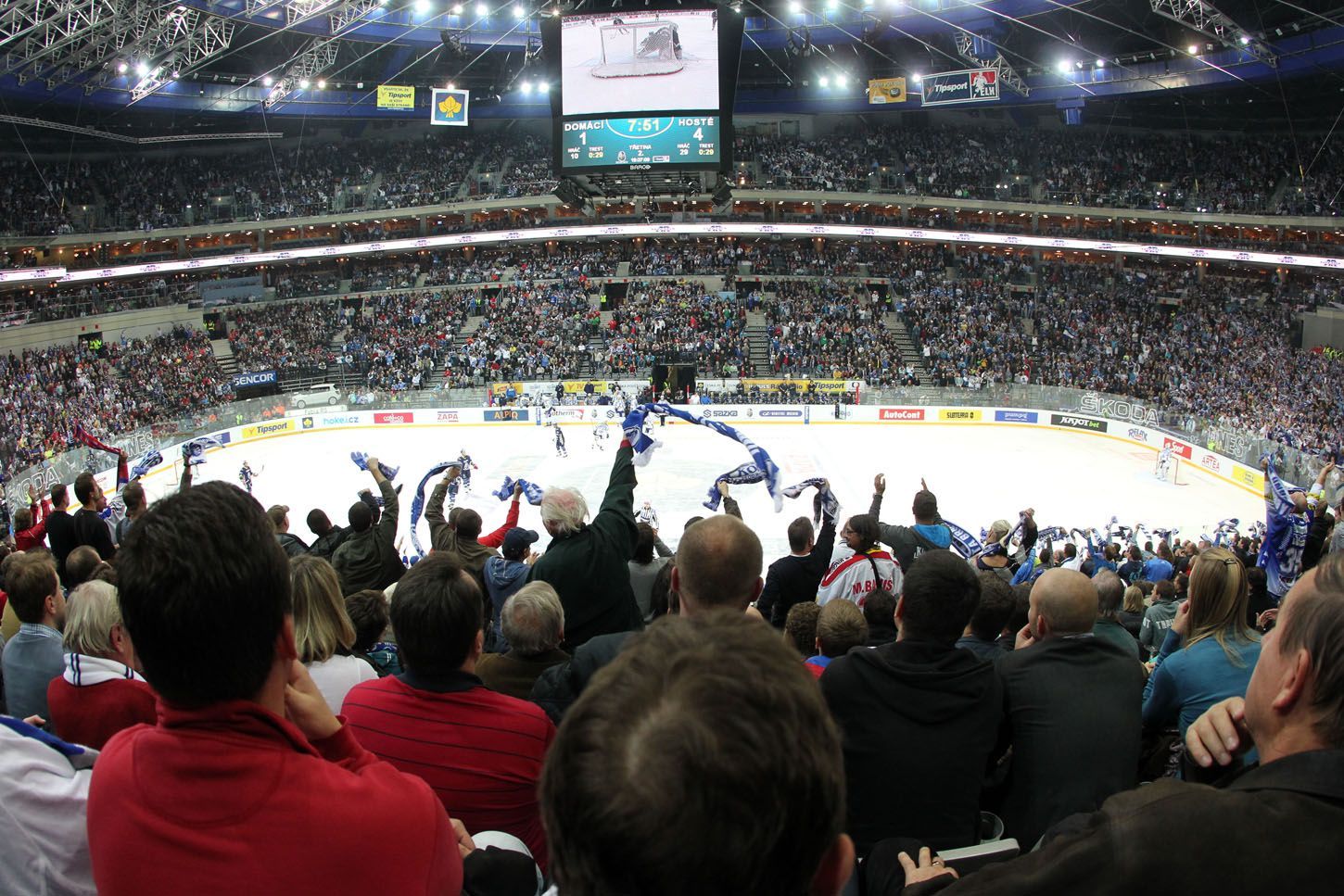 Hokejoví fanoušci v utkání Komety Brno proti Kladnu během 15. kola Tipsport extraligy 2012/13.