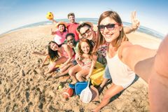 Mladé Čechy na dovolené zajímají kvalitní wi-fi a večírky, Britové si vybírají podle Instagramu