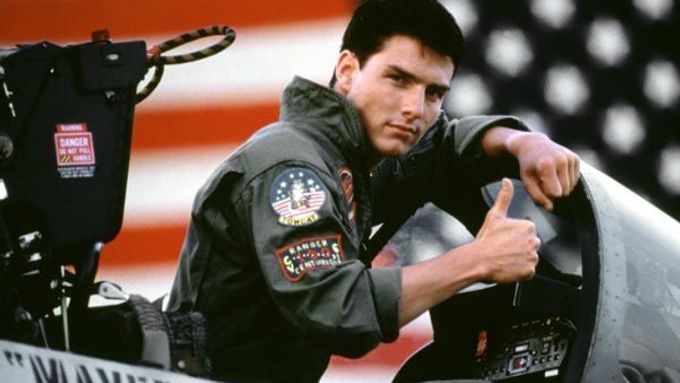 Tom Cruise jako pilot Maverick
