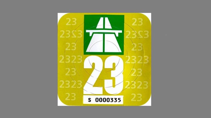 Švýcarsko od srpna zavede elektronickou dálniční známku. Pozor na podvodné prodejce
