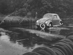 "Vychytávání blech" obnášelo třeba potlačení vrozené nedotáčivosti vozu s motorem až za zadní nápravou (Nizozemsko, 1961).