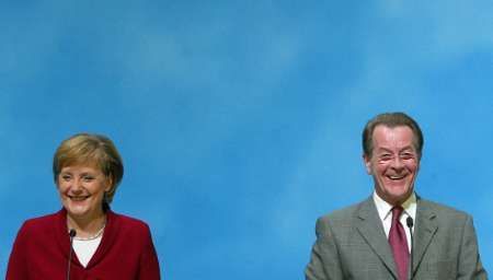 Merkelová a Müntefering oznamují uzavření koaliční dohody