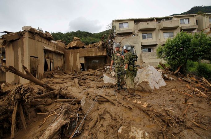 Město na jihozápadě Japonska v noci na středu překvapily mimořádně prudké lijáky, což vedlo k přívalům bahna.