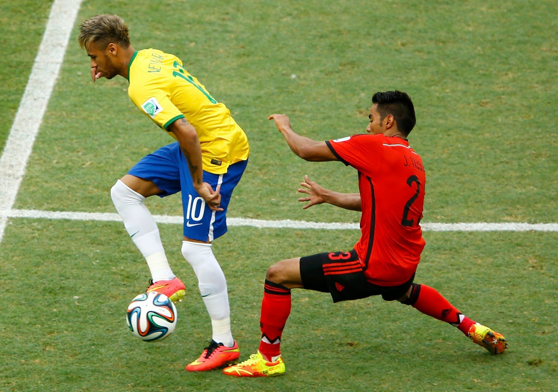 MS 2014, Brazílie-Mexiko: Neymar - Jose Juan Vazquez