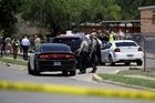 Nejtragičtější střelba na škole v USA za 10 let. V Texasu zemřelo nejméně 21 lidí