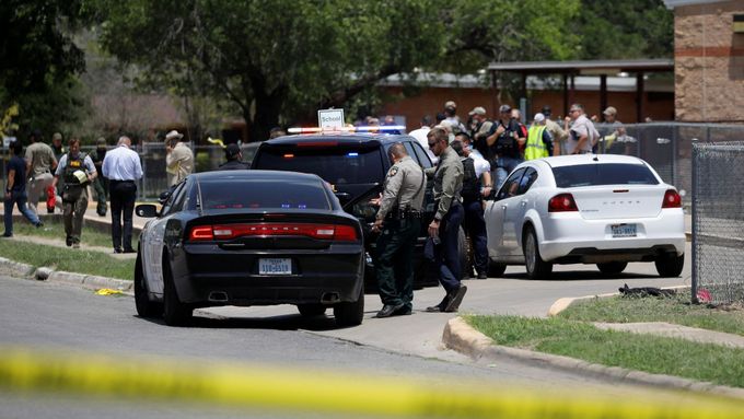 Střelba na základní škole v Texasu.