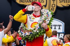 Newgarden obhájil triumf v Indianapolisu jako první jezdec po 22 letech