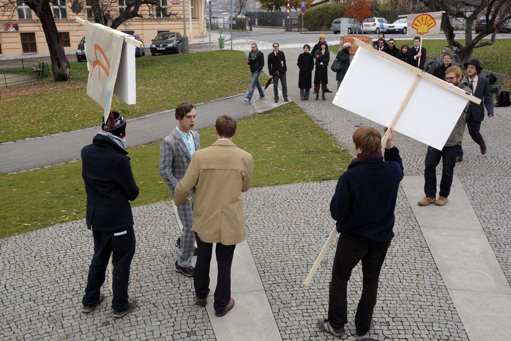 Happening proti bezohlednosti korporací