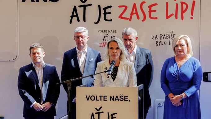 Čerstvá jednička kandidátky ANO v Ústeckém kraji Zuzana Schwarz Bařtipánová se objevila po boku Andreje Babiše před třemi lety při startu kampaně ANO před obecními a senátními volbami.