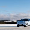 Volvo EX30, elektromobil, zima, jezero, led, zamrzlé jezero, jízda na zamrzlém jezeře