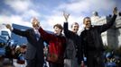 U.S. President Barack Obama gathers on stage with (L-R) former U.S. President Bill Clinton, U.S. Senator Jeanne Shaheen (D-NH) and New Hampshire Governor John Lynch at an election campaign rally in Concord, New Hampshire, November 4, 2012. REUTERS/Jason Reed (UNITED STATES - Tags: POLITICS USA PRESIDENTIAL ELECTION ELECTIONS TPX IMAGES OF THE DAY) Published: Lis. 4, 2012, 9:59 odp.