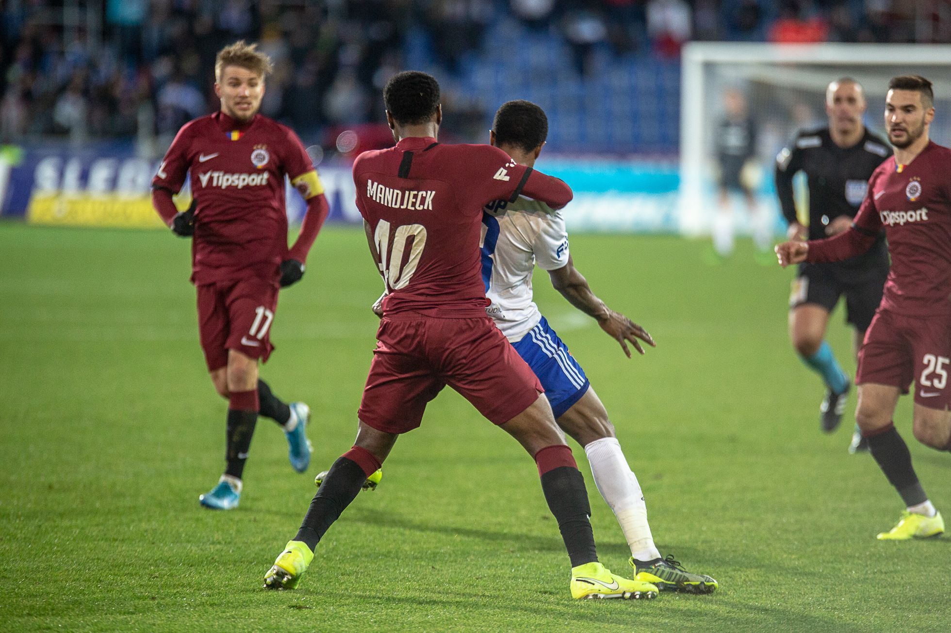 20. kolo Fortuna:Ligy, FC Baník Ostrava - AC Sparta Praha: Georges Mandjeck a Dame Diop ve vzájemném souboji