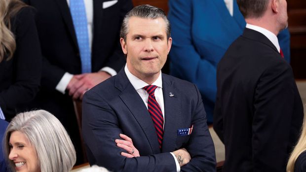 Další skandál v USA. Hesla, čísla na mobil a e-maily Trumpových lidí jsou veřejné