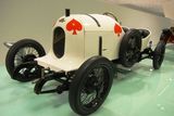 Jsou tu ale mnohem starší vozy. Například model Sasha, který vznikl na přání hraběte Kolowrata v době, kdy Ferdinand Porsche pracoval v Austro Daimler.