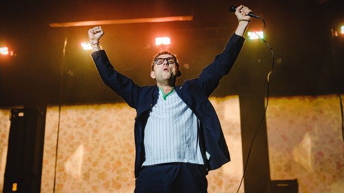 Damon Albarn minulý týden při koncertu Blur ve švédském Gothenburgu. Pětapadesátiletý zpěvák je zároveň frontmanem kapely Gorillaz.