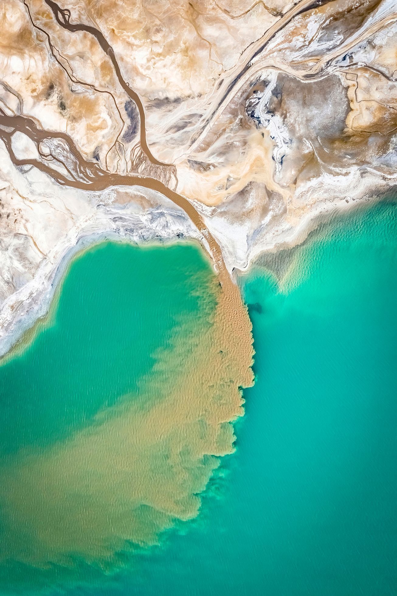 Marcin Giba: Nebeské obrazy (snímky z výstavy v ostravské Galerii Opera - v Divadle Jiřího Myrona)