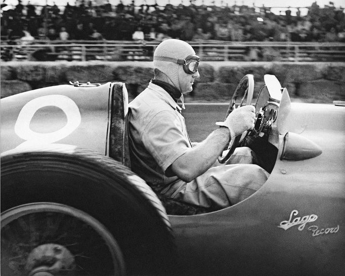 Juan Manuel Fangio
Závody ve Formule 1 v 50. letech dvacátého století.