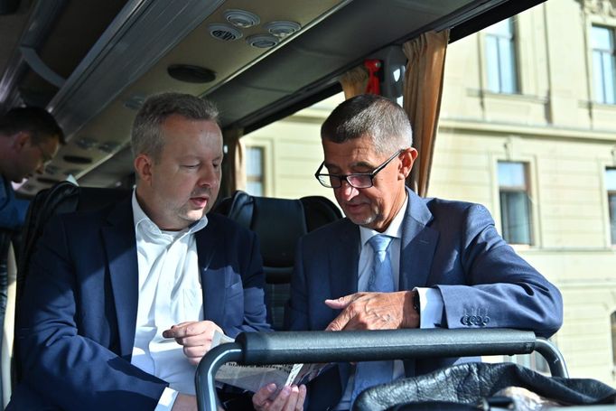 Premiér Andrej Babiš s ministrem životního prostředí Richardem Brabcem.