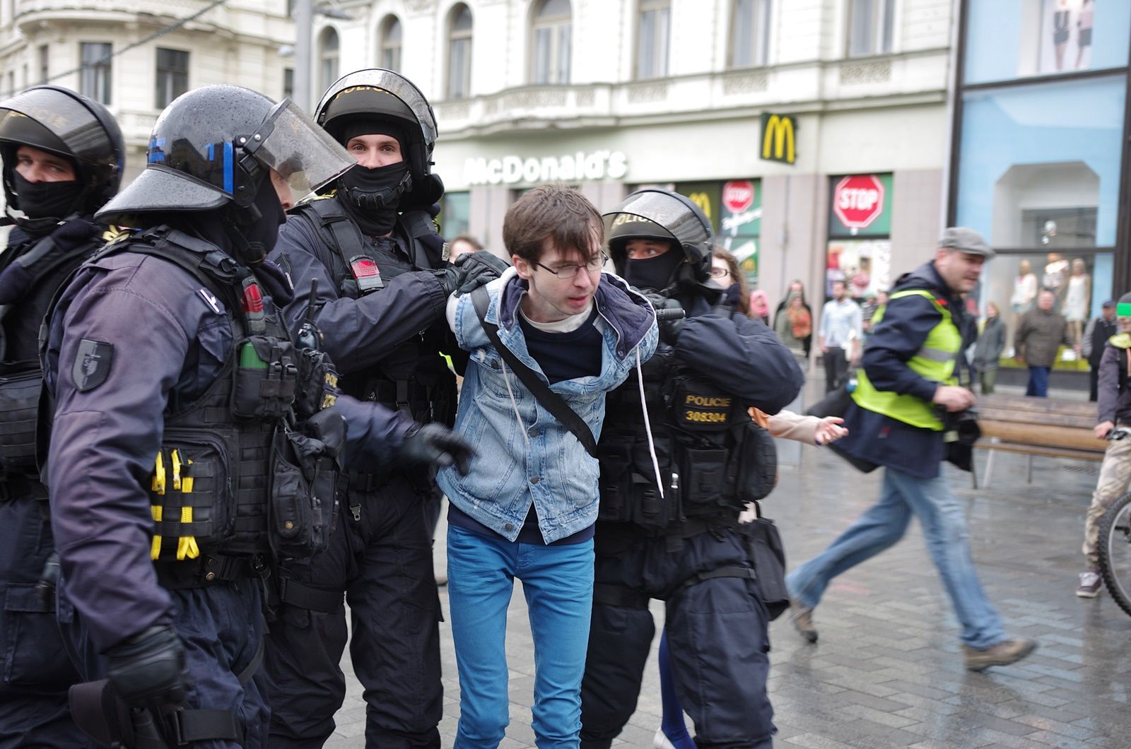 Brno blokovalo pochod neonacistů - finální foto