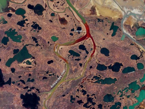 Satelitní fotografie znečištěné řeky Ambarnaja.
