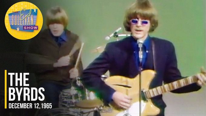 Crosbyho první kapela The Byrds prorazila roku 1965 s coververzí Mr. Tambourine Man od Boba Dylana. Hráli ji také v televizní show Eda Sullivana.
