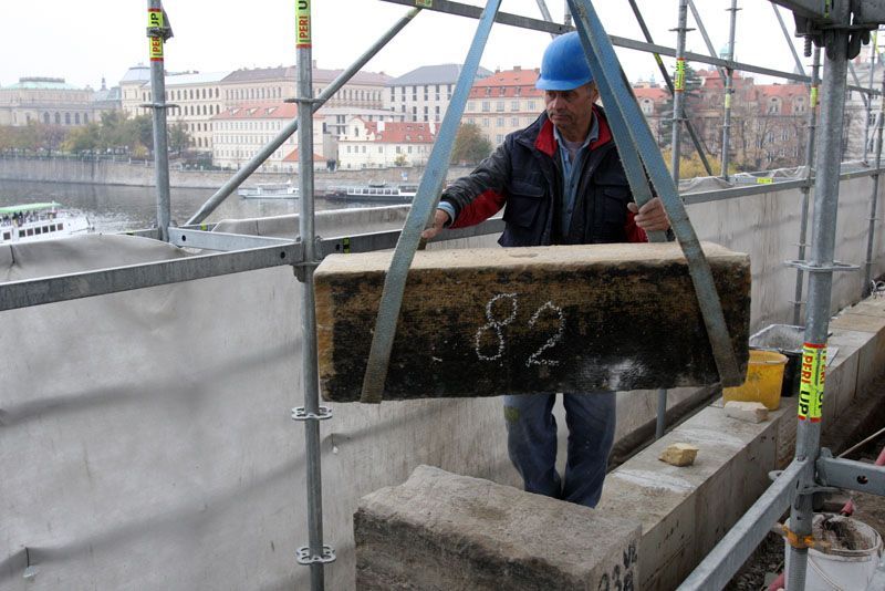 Oprava Karlova mostu