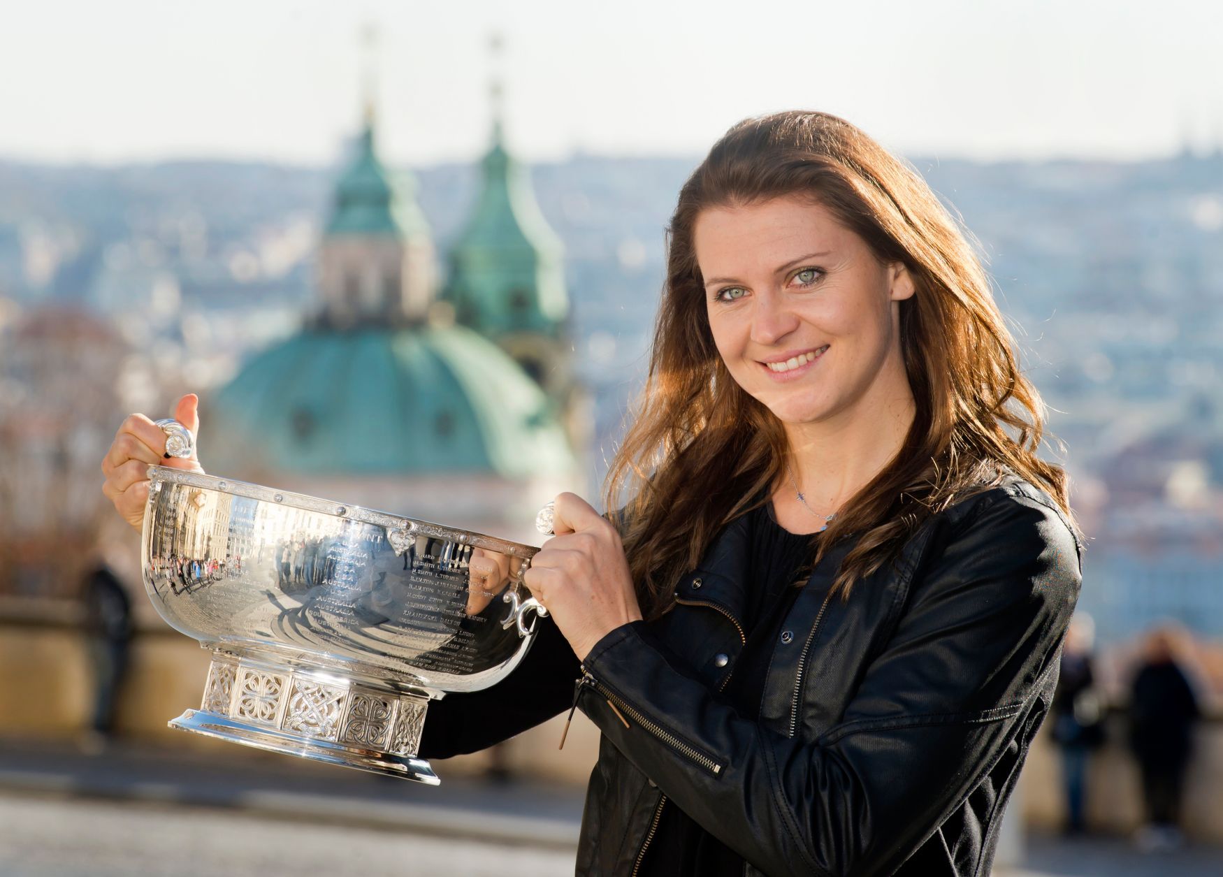 Focení s trofejí Fed Cupu 2015 Lucie Šafářová