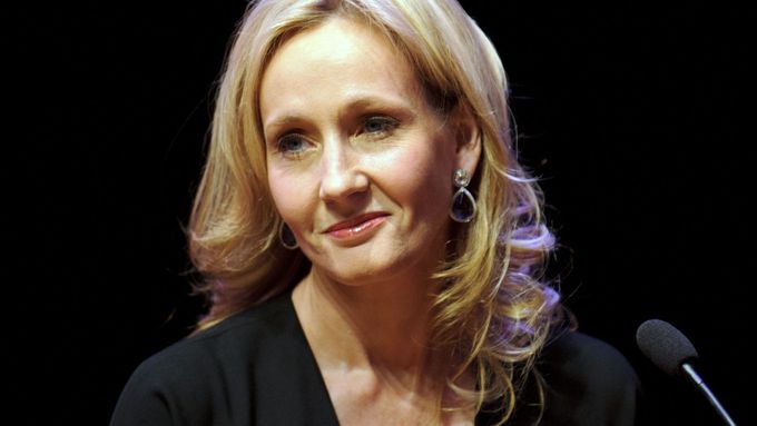 J. K. Rowling, autorka ságy o Harrym Potterovi, přesedlala na detektivní romány.