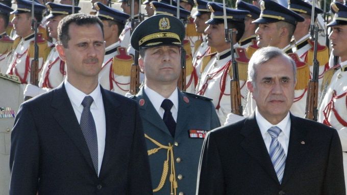 Prezidenti Sýrie a Libanonu Bašár Asad (vlevo) a Michel Sulejman během uvítacího cremoniálu v Damašku