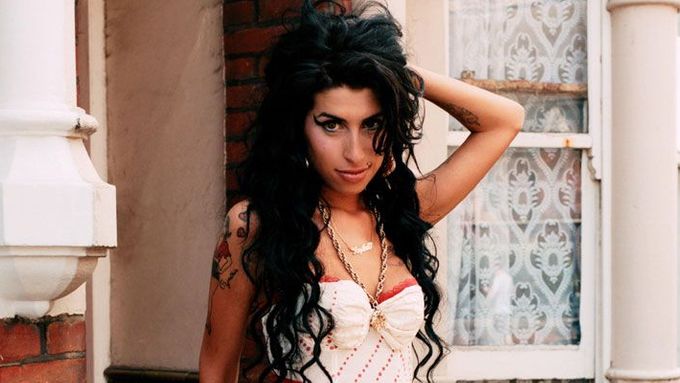 Brazilský drogový gang vkládá do balíčků s kokainem fotky Amy Winehouse.
