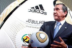 FIFA představila míč pro finále MS. Prý bude sedět Messimu