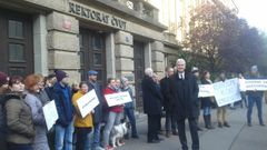 Studentský protest za odvolání rektora Petra Konvalinky