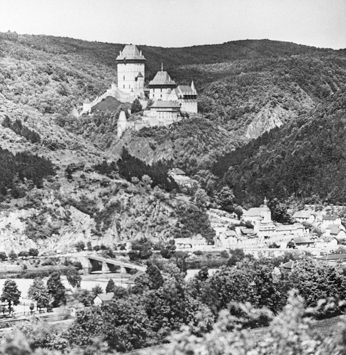 Karlštejn na rytině z roku 1720