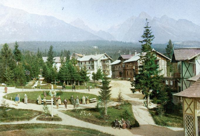 Dolní Smokovec, Vysoké Tatry, 1900. Kolorovaný archivní snímek z tatranského pohoří na Slovensku.